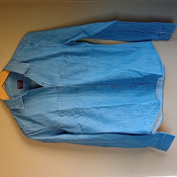 UNTUCKit Tops - Untickit Chambre Button Front Long Sleeve Collard Denim Style Shirt Size 2